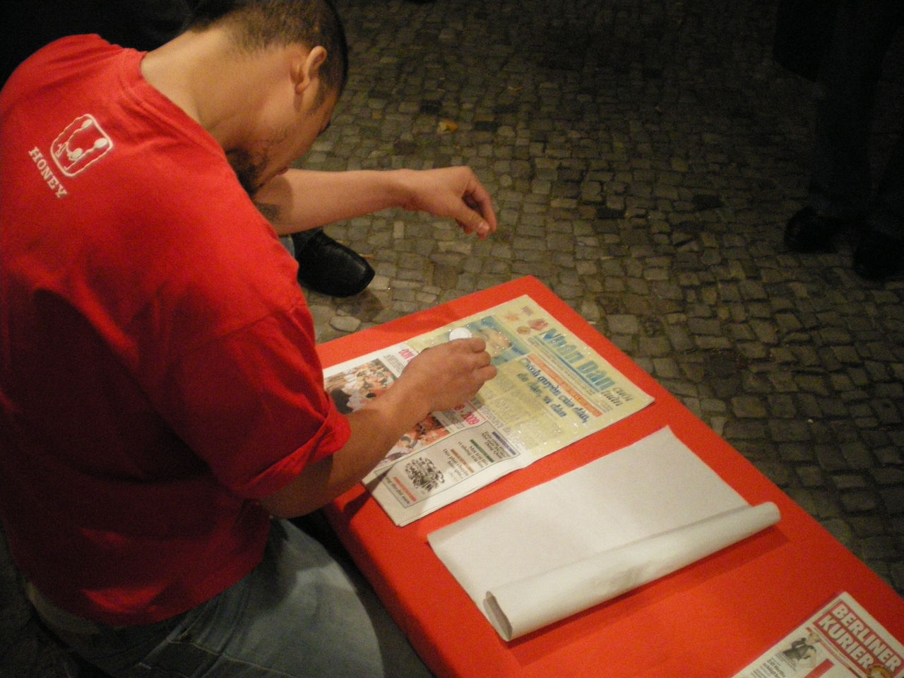 Photographic documentation of RYLLEGA Berlin (Performance by Nguyen Anh Tuan, 19 September 2008)